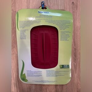 Brand new Norwex silicone lid 10” x 14” oven, microwave, and dishwasher safe